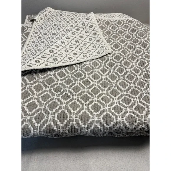 Crate & Barrel Quilt Grey size King Cotton Reversible 96