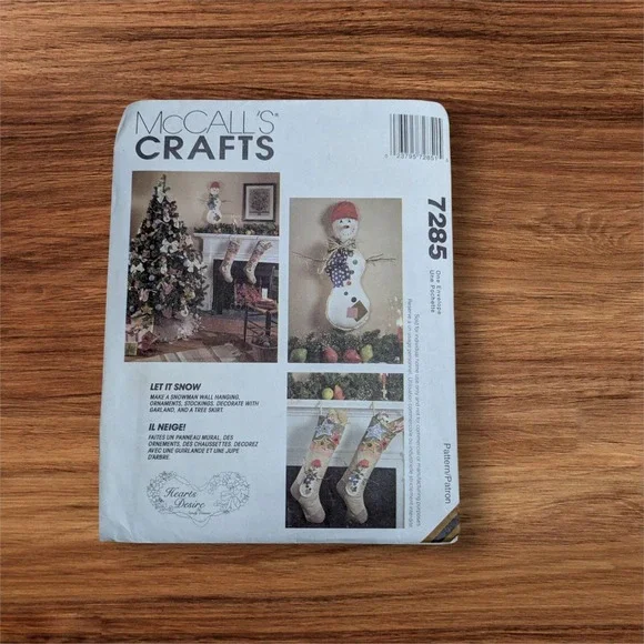 McCalls Crafts 7285 Christmas Stocking & Wall‎ Hanging Sewing Patternuncut
