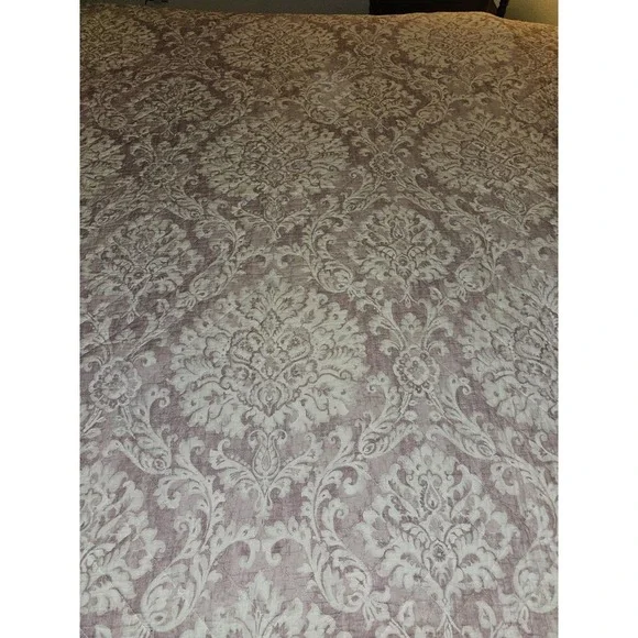 Nicole Miller Artelier lavender And White Size  Double/ Small Queen Quilt 92x86