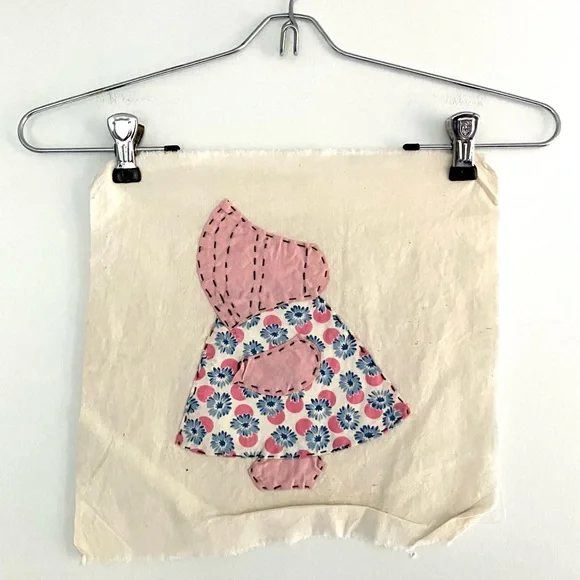 Vintage 40’s floral feedsack bonnet girl handmade quilt square linen