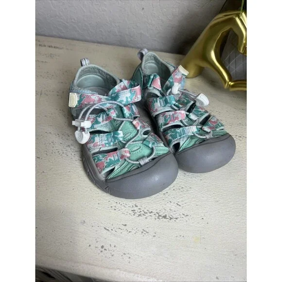 KEEN Newport H2 1026276 Camo/Pink Icing Sandal Shoes Girls Kid's Size 1