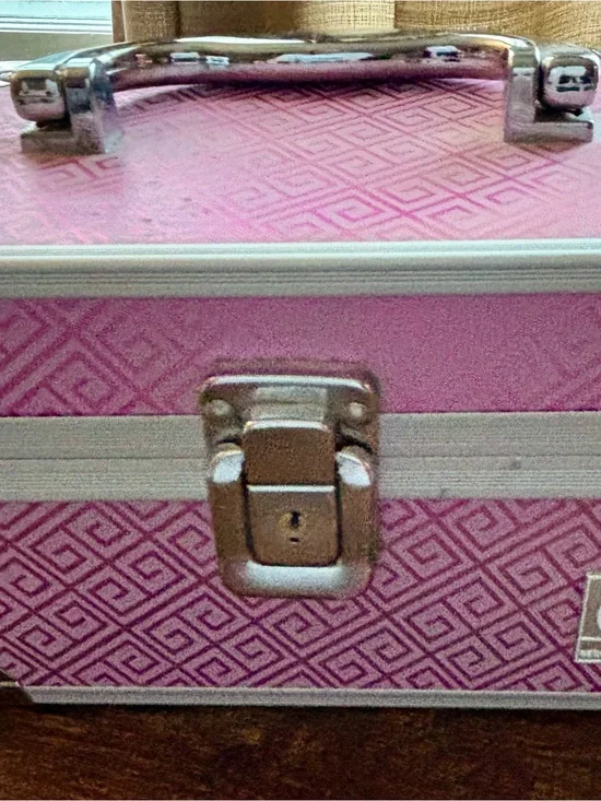 Vintage Y2K Caboodles Pink Geometric Aluminum Makeup Train Case Organizer 🎀