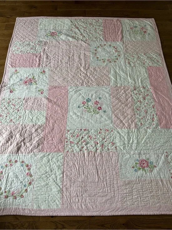 Pottery Barn Kids TWIN Size Cotton Quilt Patchwork Embroidered Coverlet Blanket