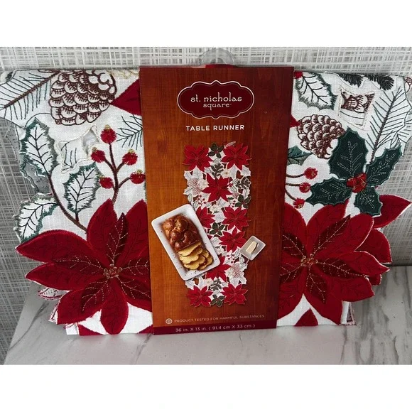 Poinsettia Christmas Table Runner‎ 13