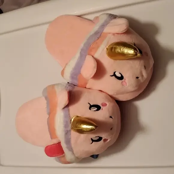 Kids Plush Unicorn Slide On‎ Cushy Slippers Size 5-6