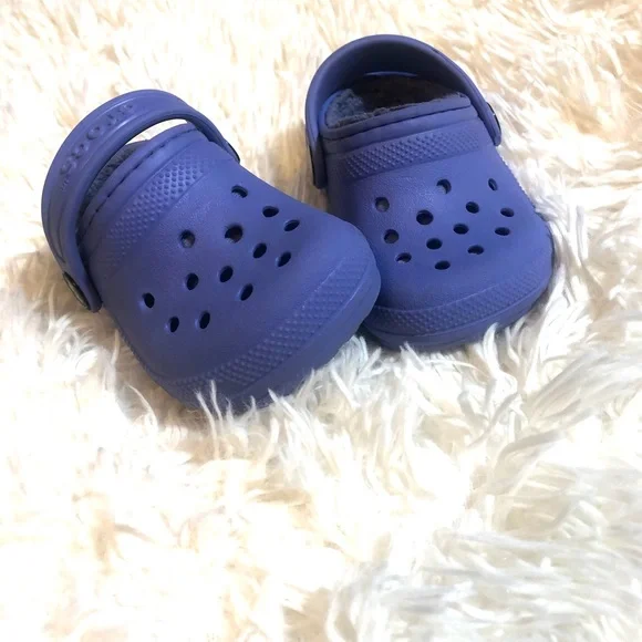 croc's Sz 4 baby ( c 4 )