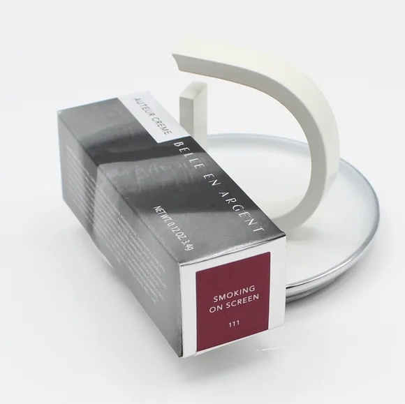Belle en Argent Smoking On Screen lip color