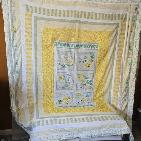 Cheerful Yellow and White Quilt with Decorative Patterns