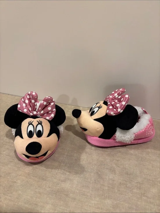 Girls Pink Minnie Mouse Plush Slip-On Slippers