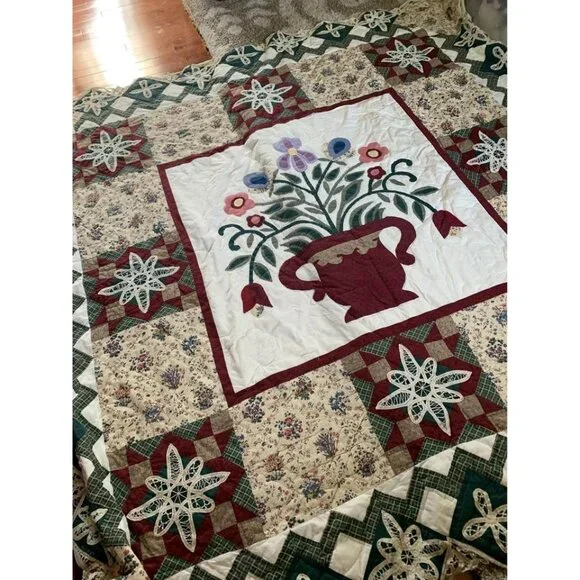 Handmade Floral Design Patchwork & Lace Quilt 76