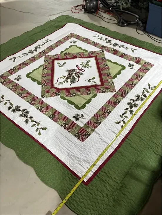 Winter Holly And Pinecones Quilted Bed Cover King 102x86 Reversible 2shams 20x26