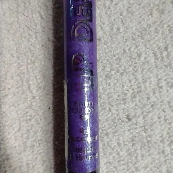 Hard candy lip def 593 midnight stroll