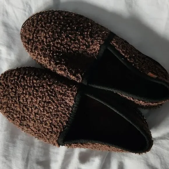 Acorn Kids Slippers - Brown Size 3-4