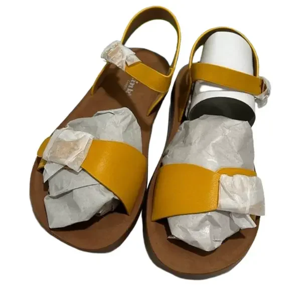 Link comfort girls size 2 NWT color yellow