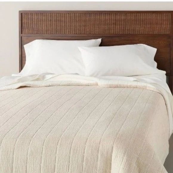 NWT Full/Queen Textured Grid Quilt Beige - Hearth & Hand with Magnolia