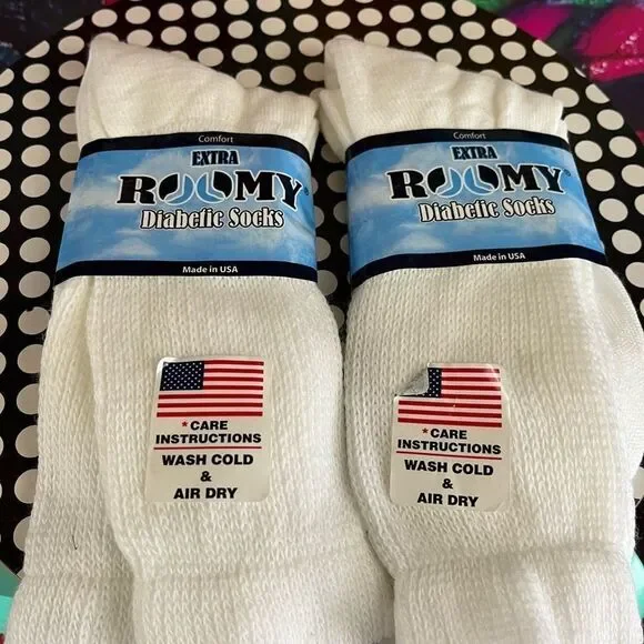 New Lot of 2 Extra Roomy Diabetic White Crew Socks Size 8-10 J800M