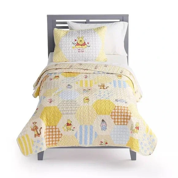 2-Piece Disney Winnie The Pooh Reversible Twin Size Quilt Set