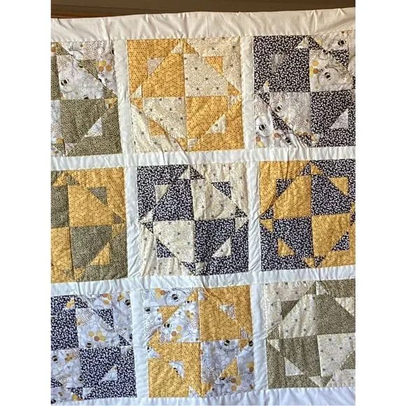 NWT. Hand Crafted  Star Bees Quilt