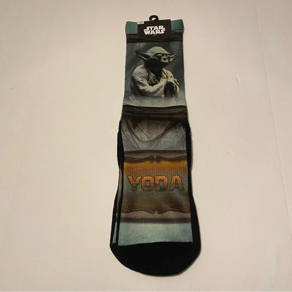New NWT men’s Yoda Star Wars long socks L/XL black green