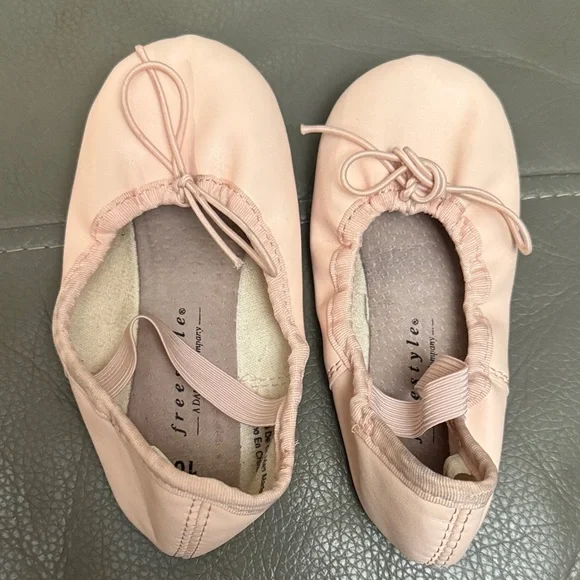 Freestyle Ballet Pink Girls Slippers size 10