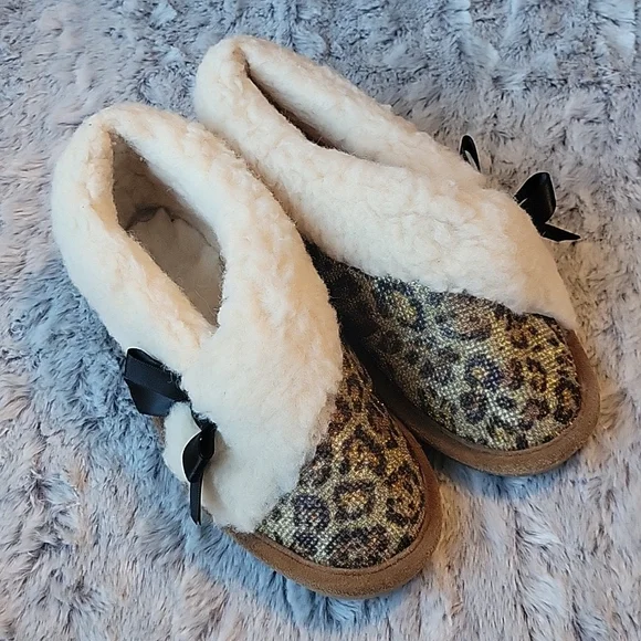 Bearpaw Cheetah Print Slippers, Girls Size 4, Great Condition!