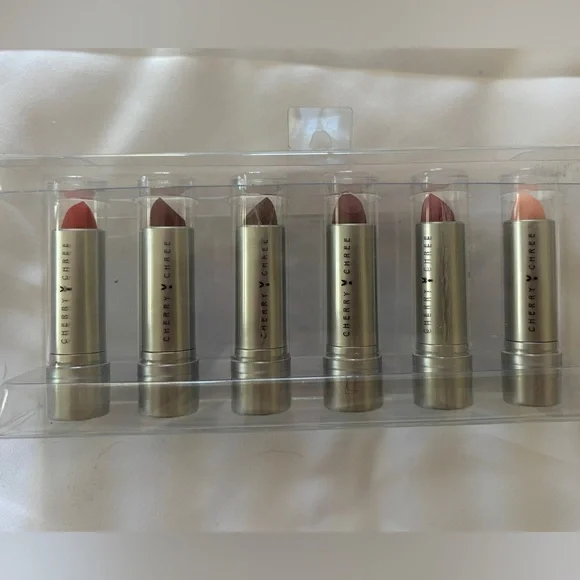 New‎ In Box Cherry Chree Assorted Colors Lipstick Set