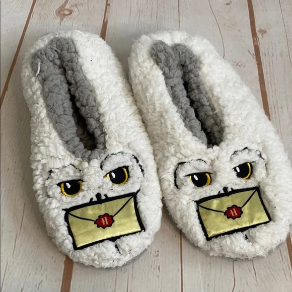 Warner Bros. White Owl Face Hedwig Hogwarts Invitation Fuzzy Slippers