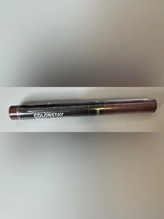 Revlon ColorStay matte Lite crayon in 012 on cloud wine/bourgogne Celeste maroon