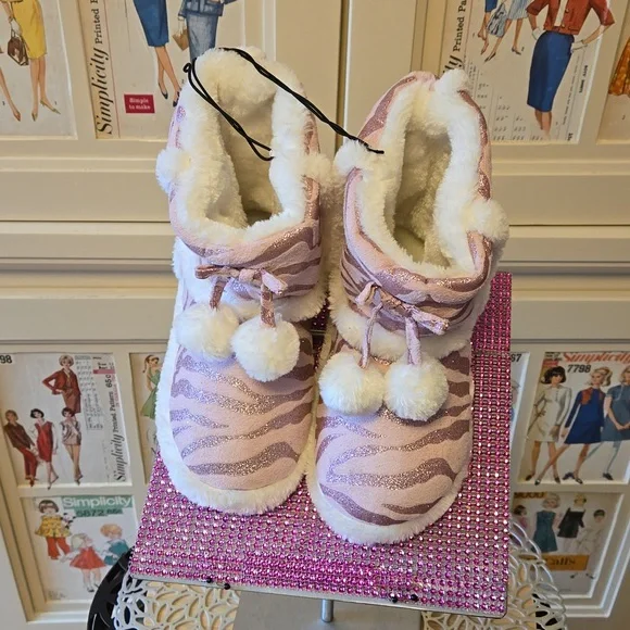 NWOT Blue Suede Skoes kids pink bootie slippers Sz L(3//4)