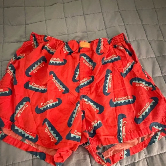 American Eagle Red Canoodle Patterned Boxers Mens Medium