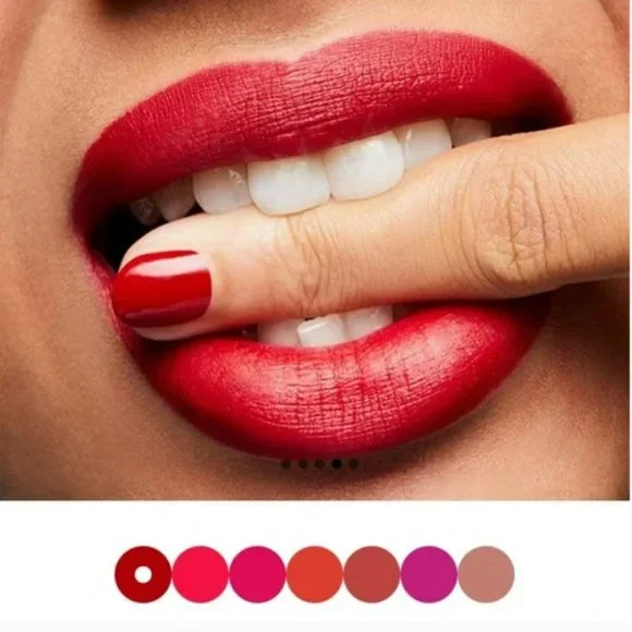 MAC Cosmetics Long-Wear Retro Matte Lipstick in Ruby Woo 707 - NWT/NIB