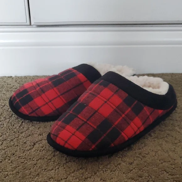 Boys Child's Falls Creek Red & Black Plaid Clog Slippers Size 2/3 4/5 NWT