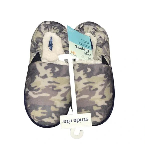 🌟NWT🌟 Stride Rite Plush Slippers in Camo Pattern