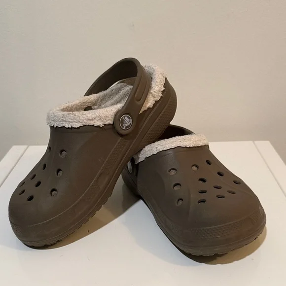 CROCS Kids clogs  in Warm Brown size 4