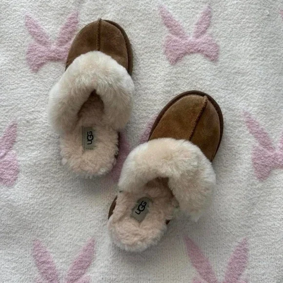 Ugg slippers brand new never‎ worn