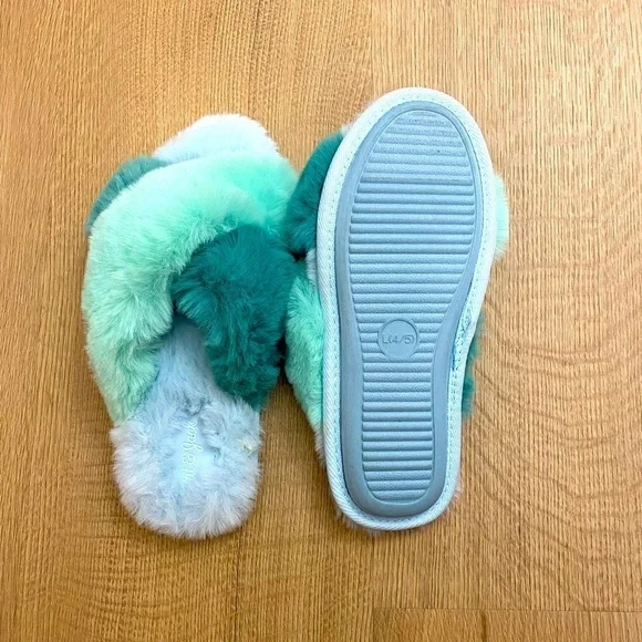 Target Cat & Jack faux fur fluffy slippers sz 4-5