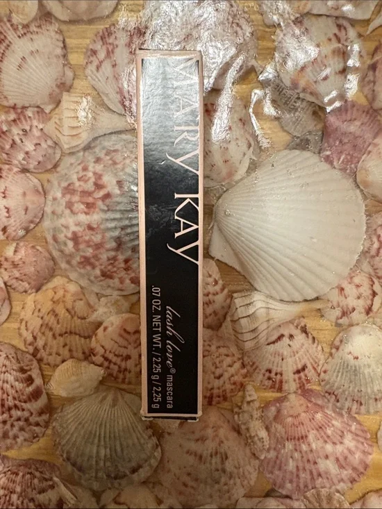 Mary Kay Mascara in Black with Rose Gold Trim
