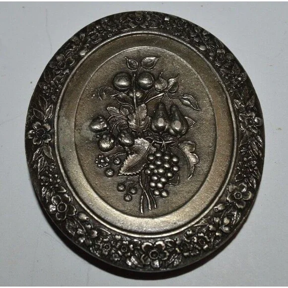 Vintage 1974 Floral Fruit Harvest Grapes Hippie BOHO Pewter Belt Buckle MINTY