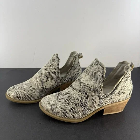 Very G Womens Size 8.5 Snakeskin Ankle Booties Cutout Western Low Heel Shoes