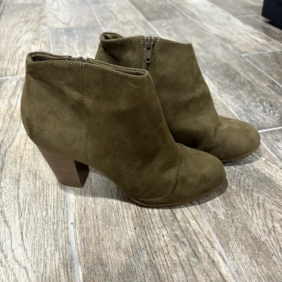 Old Navy Suede Ankle Boots Green Side Zipper Block Heel Boho Sz 9 Preppy Classic
