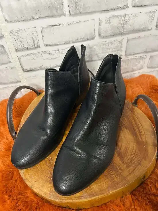 Kenneth Cole Reaction Black Faux Leather Ankle Booties with Back Zip