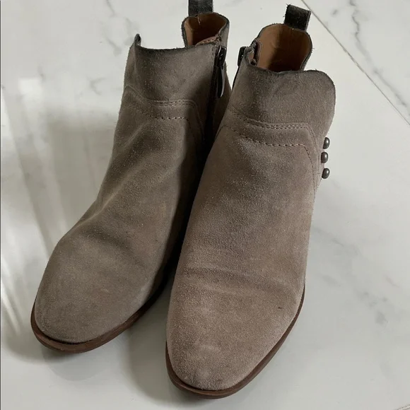 📫BUY 2 for $20 📫 Franco Sarto Taupe Suede Ankle Booties