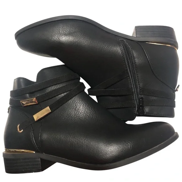 Comfort Est.1946,Size 9W. Black Ankle Boots /Gold Hardware Accents Zipper.