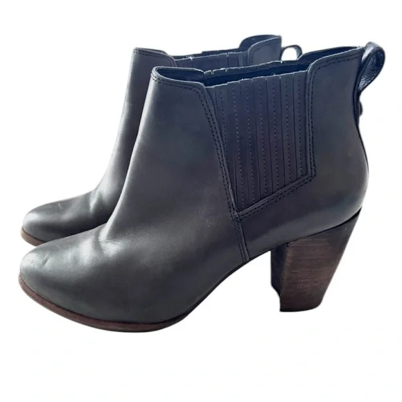 UGG Australia Poppy Black Leather Chunky Heel Ankle Boots SZ 8.5 Worn 1X Indoors