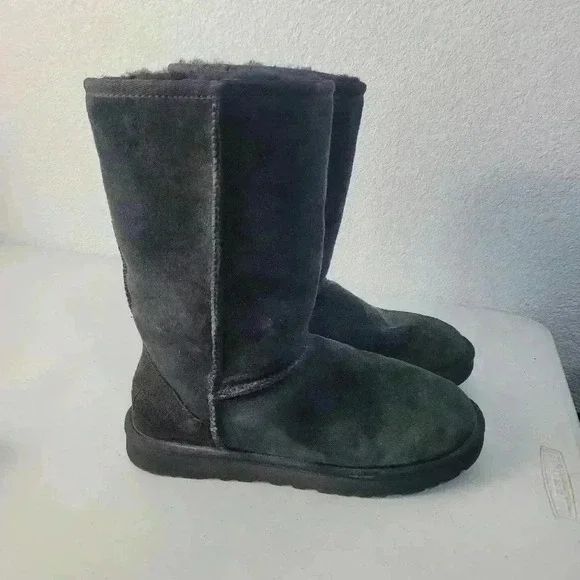 Ugg Calf Black boots 3178 Size 6 Women’s