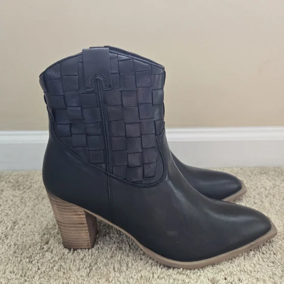 Matisse Dawn Western Booties Womens 9M Black Woven Leather Stacked Heel