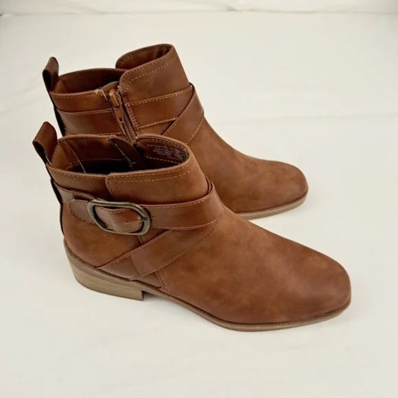 Time & Tru Women's Fashion Faux Leather Brown Booties Ankle Boots Shoes Size 7.5
