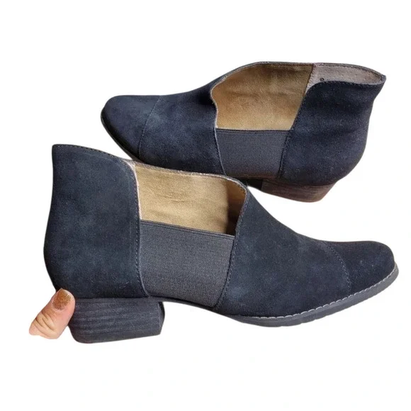 Blondo Women's  Izzys Waterproof Black Ankle Booties Size: 7.5