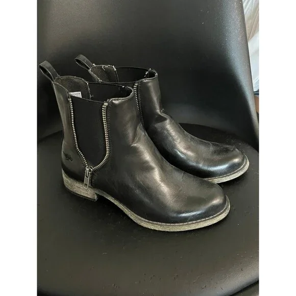 Rocket Dog Black Ankle Boots with Zipper Detail
