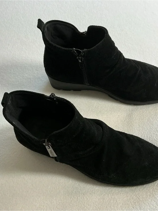 The FLEXX Black Suede Ankle Boots Women's Size US 8 EU 39 Wedge Side Zip